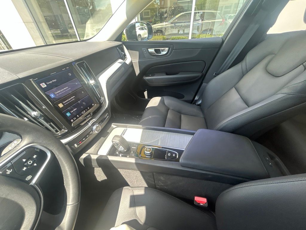 2025 Volvo XC60 Plus - Photo 22