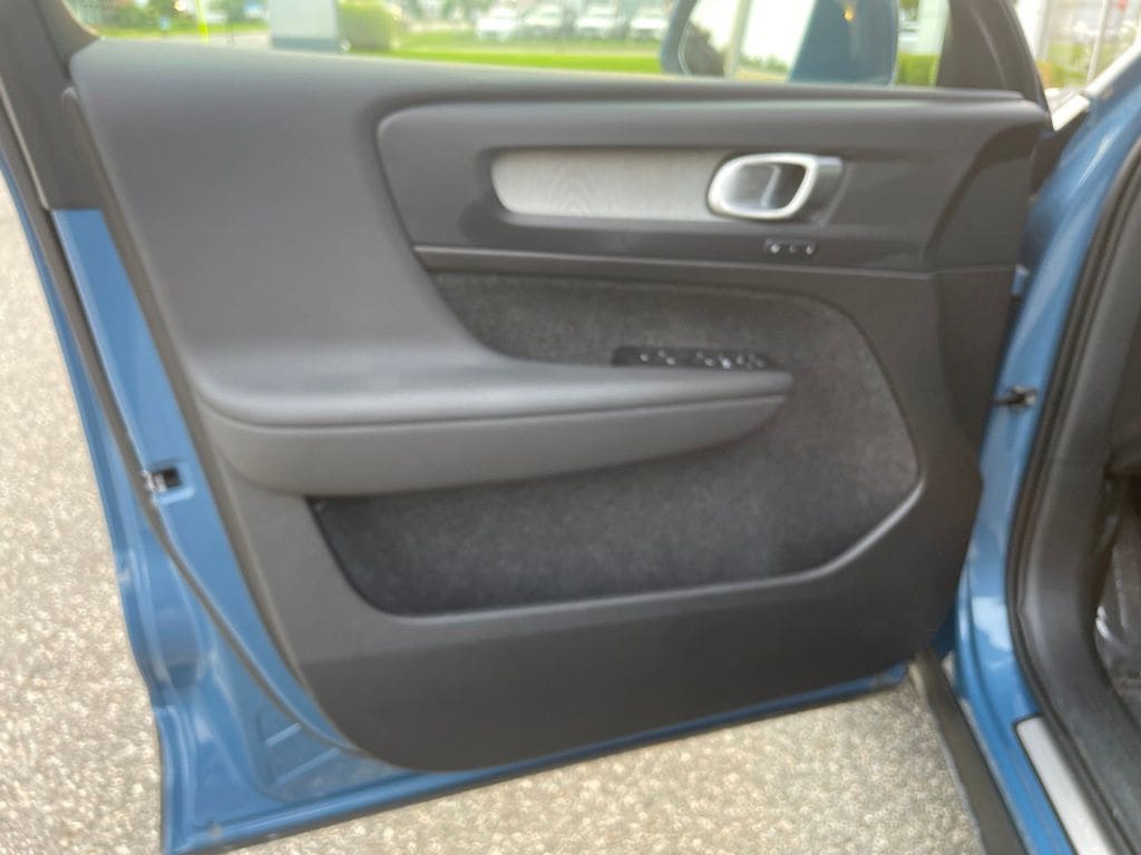 2025 Volvo XC40 Plus - Photo 20