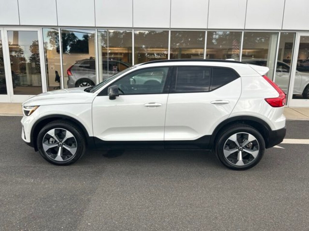 Used 2025 Volvo XC40