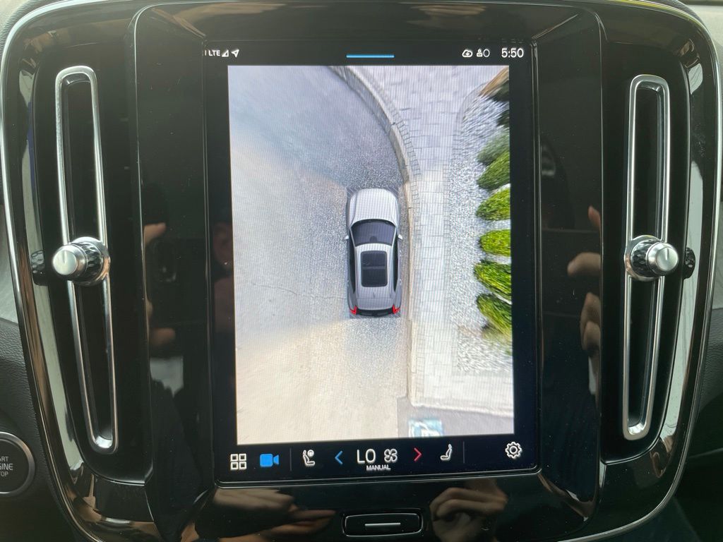 2025 Volvo XC40 Plus - Photo 25