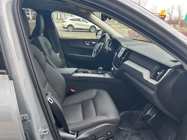 2025 Volvo XC60 Plus - Photo 15