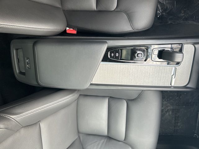 2025 Volvo XC60 Plus - Photo 26