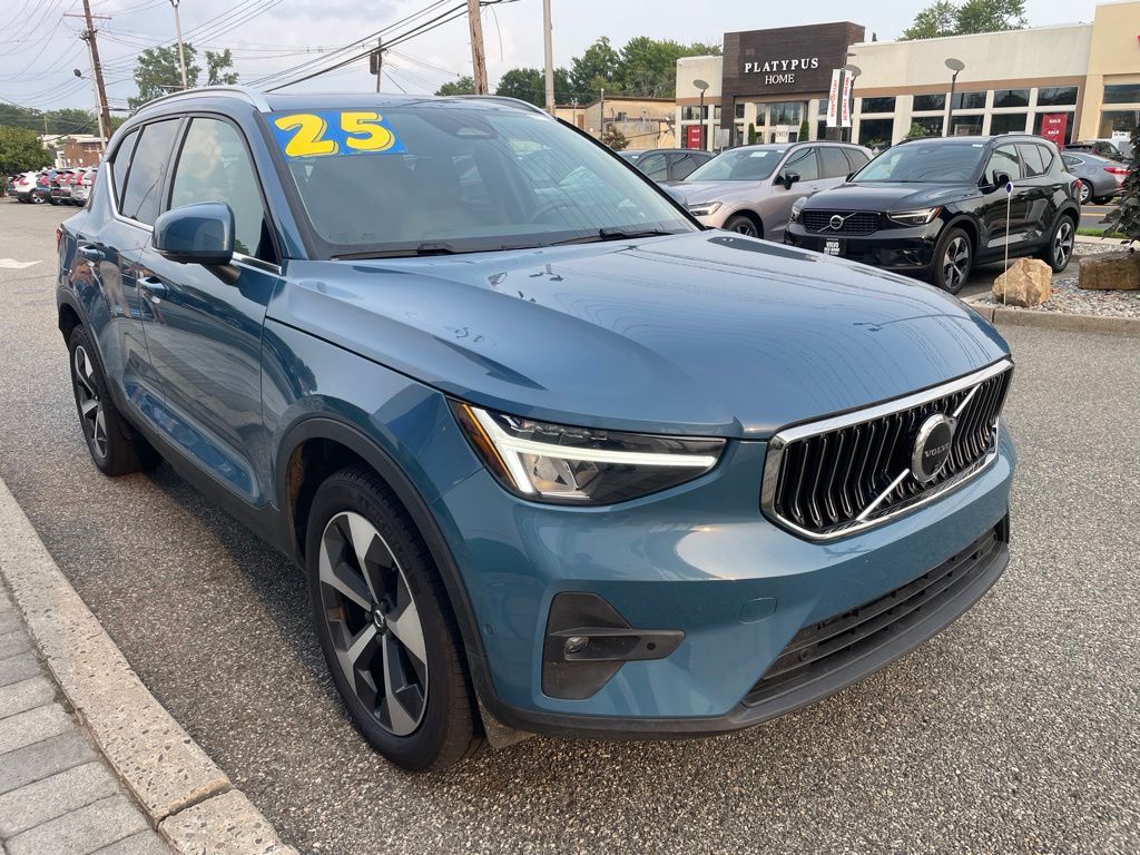 2025 Volvo XC40 Plus - Photo 7
