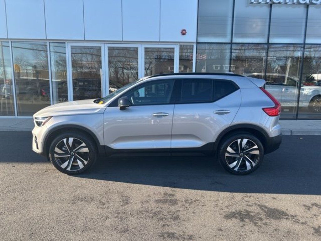 Used 2025 Volvo XC40