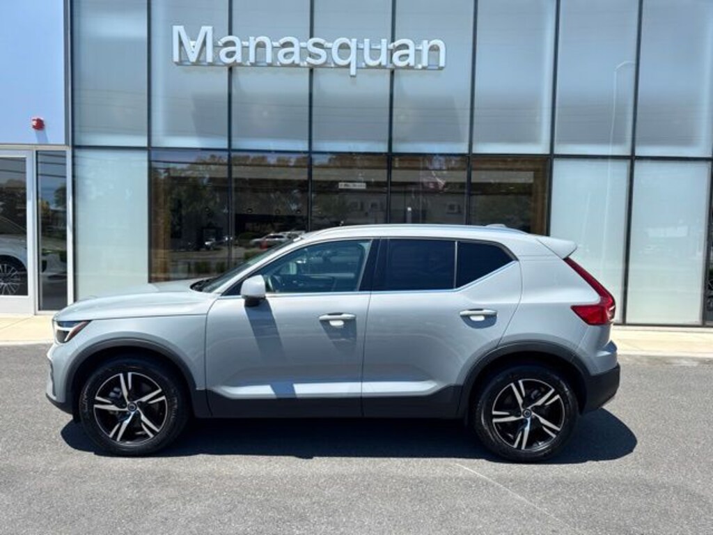 Used 2025 Volvo XC40