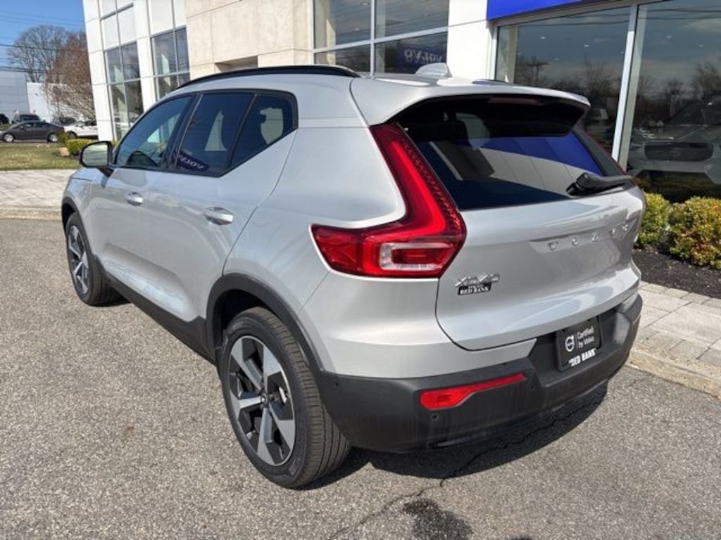 Certified 2025 Volvo XC40 B5 Plus Dark Theme SUV