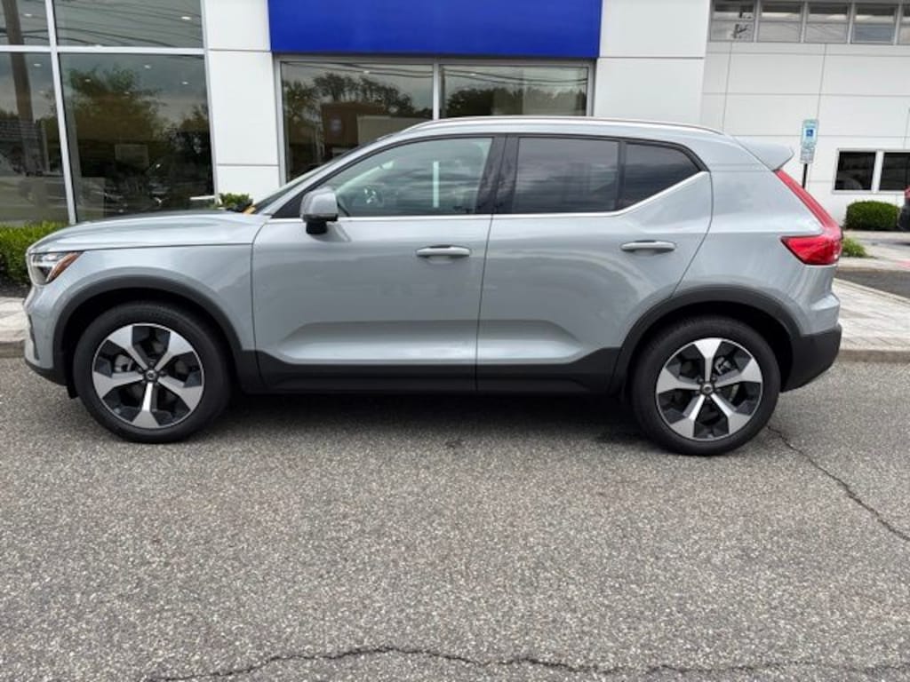 Certified 2025 Volvo XC40 B5 Plus SUV