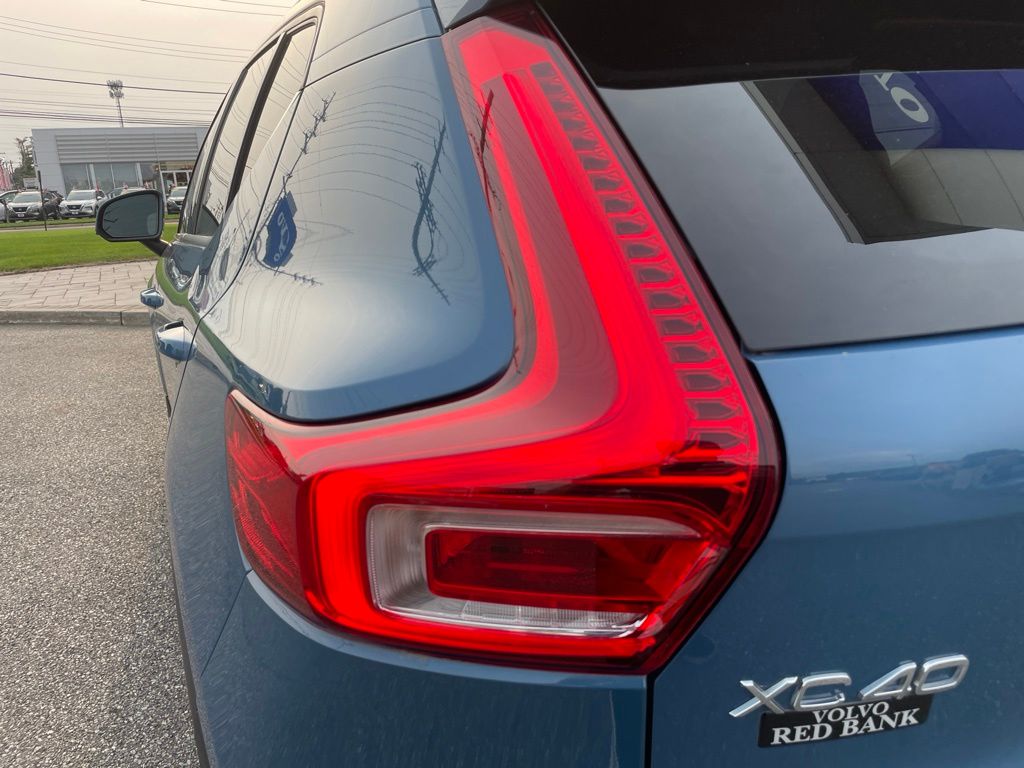 2025 Volvo XC40 Plus - Photo 11
