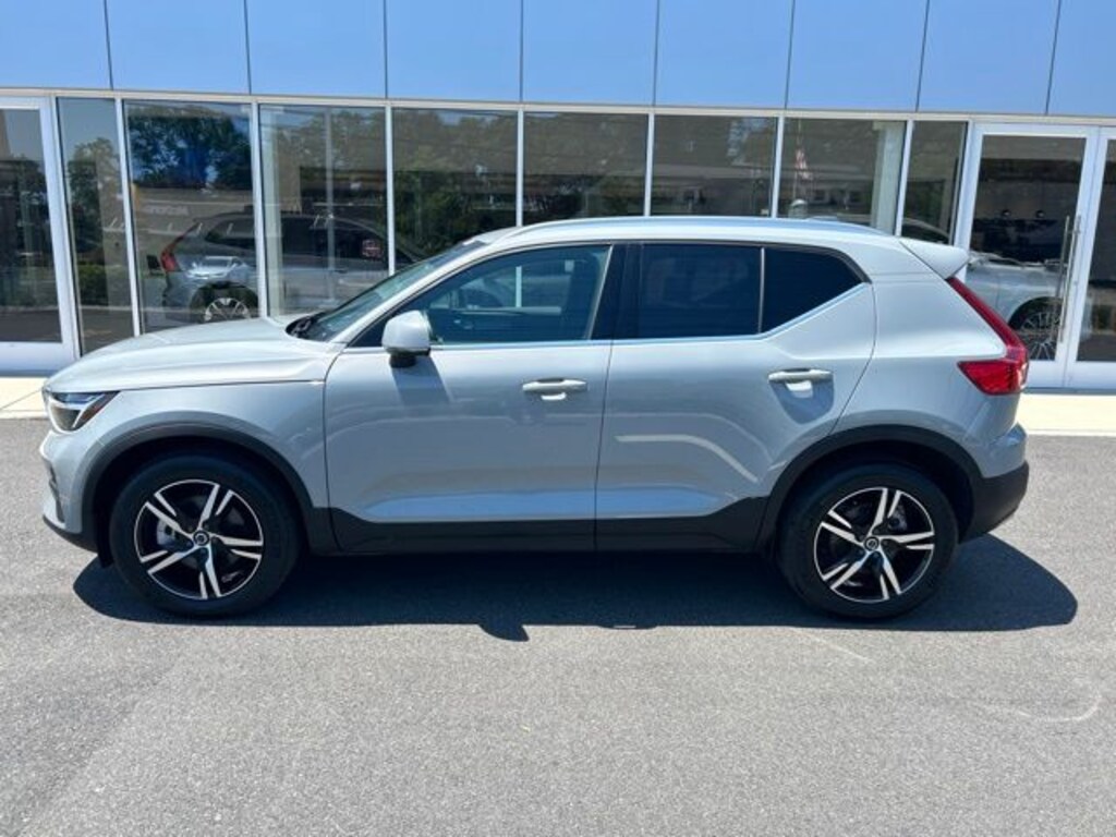 Used 2025 Volvo XC40