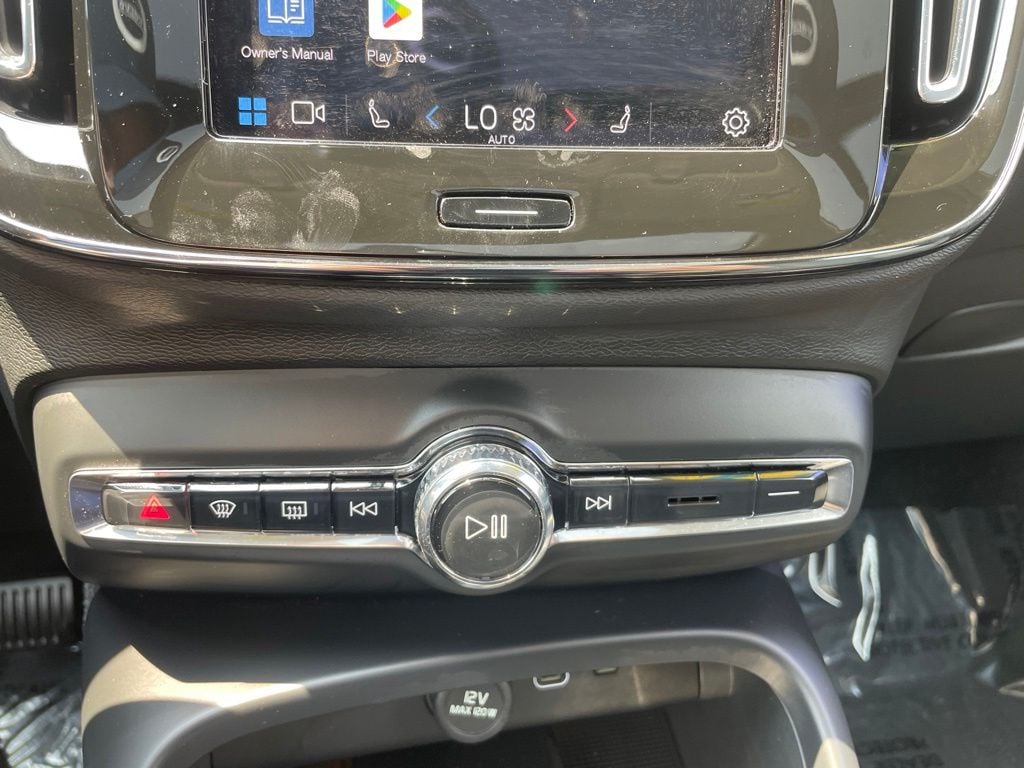 2025 Volvo XC40 Plus - Photo 27