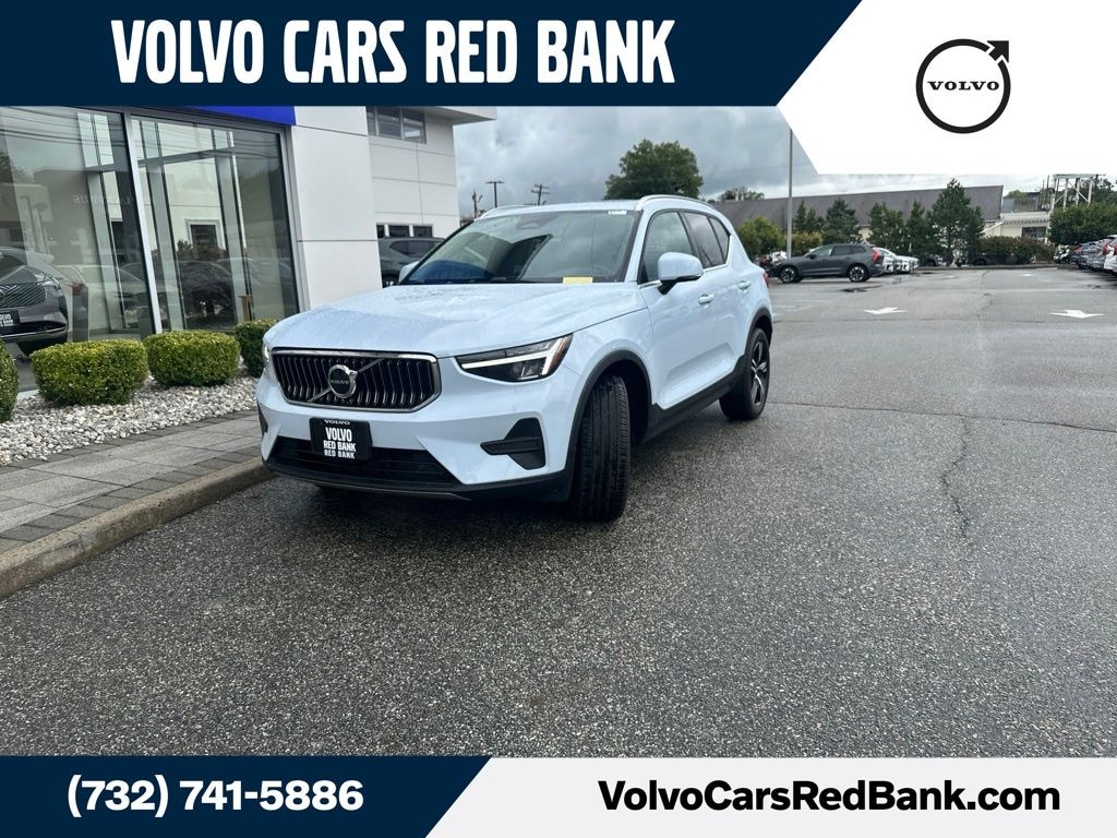 Certified 2025 Volvo XC40 B5 Core SUV