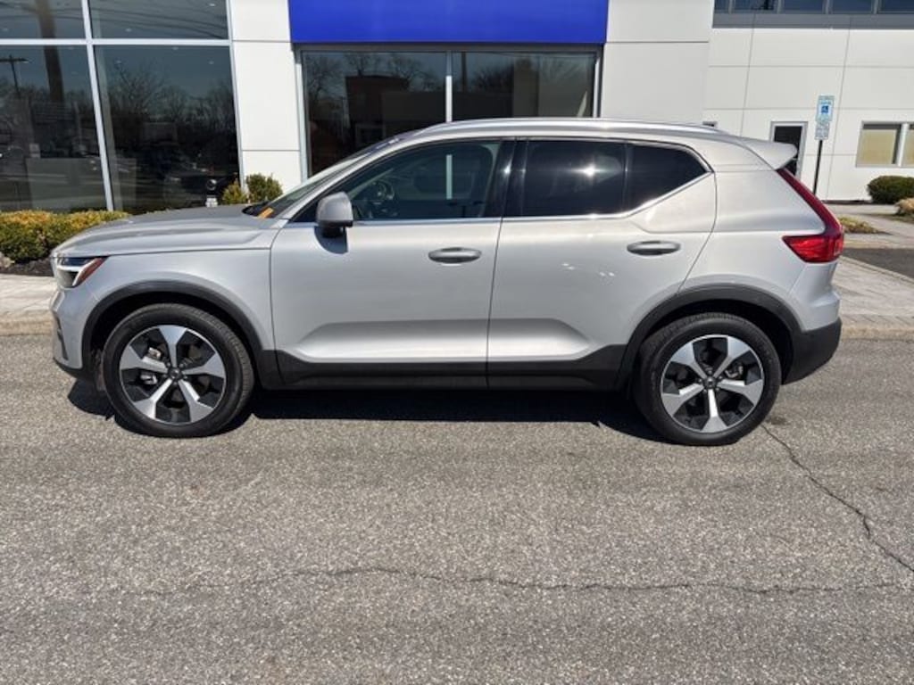 Certified 2025 Volvo XC40 B5 Plus Bright Theme SUV