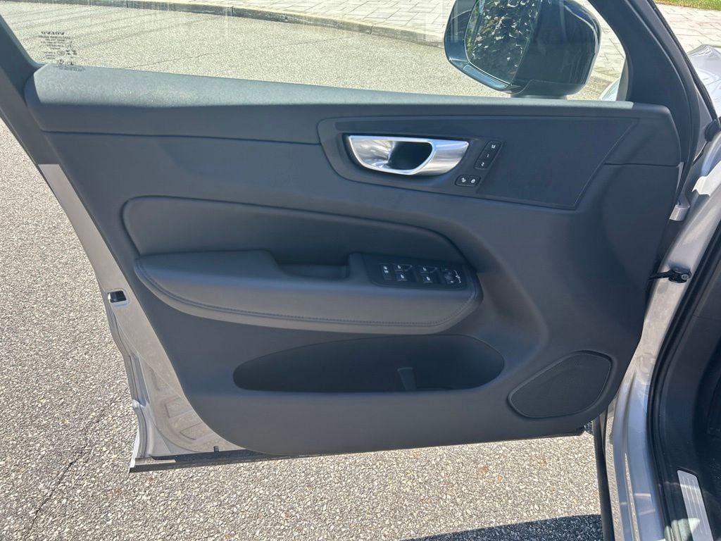 2025 Volvo XC60 Plus - Photo 20