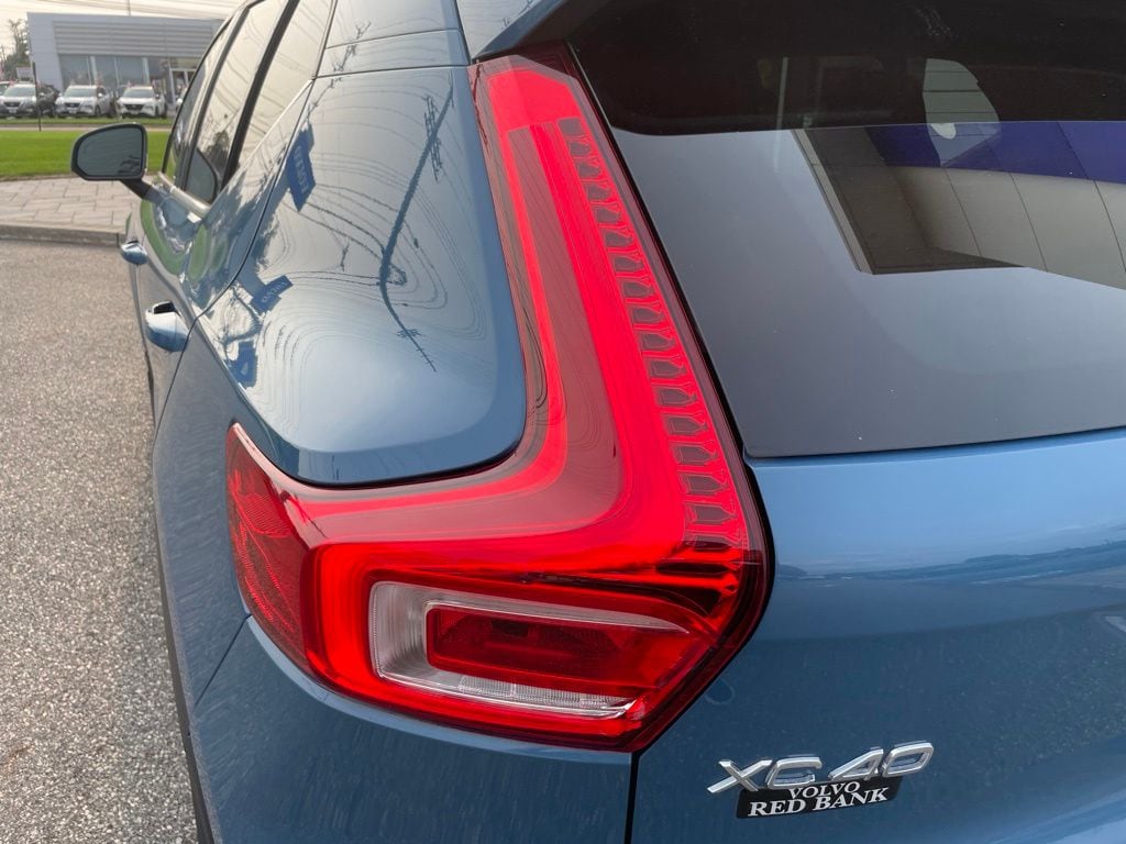 2025 Volvo XC40 Plus - Photo 11
