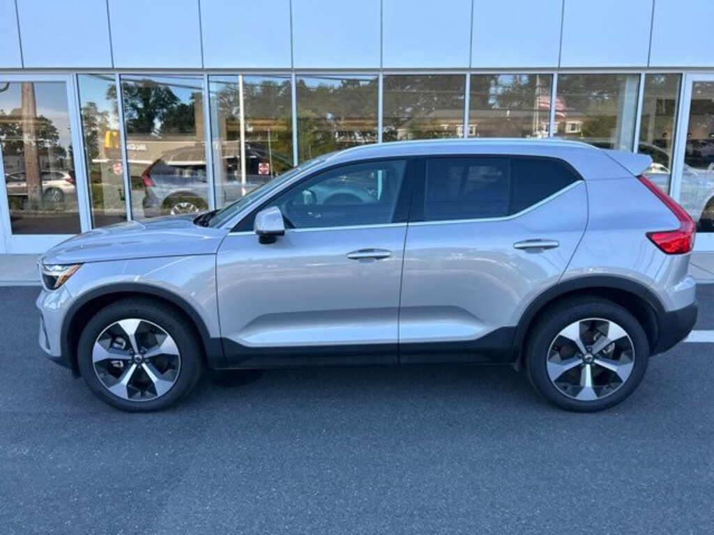 Used 2025 Volvo XC40