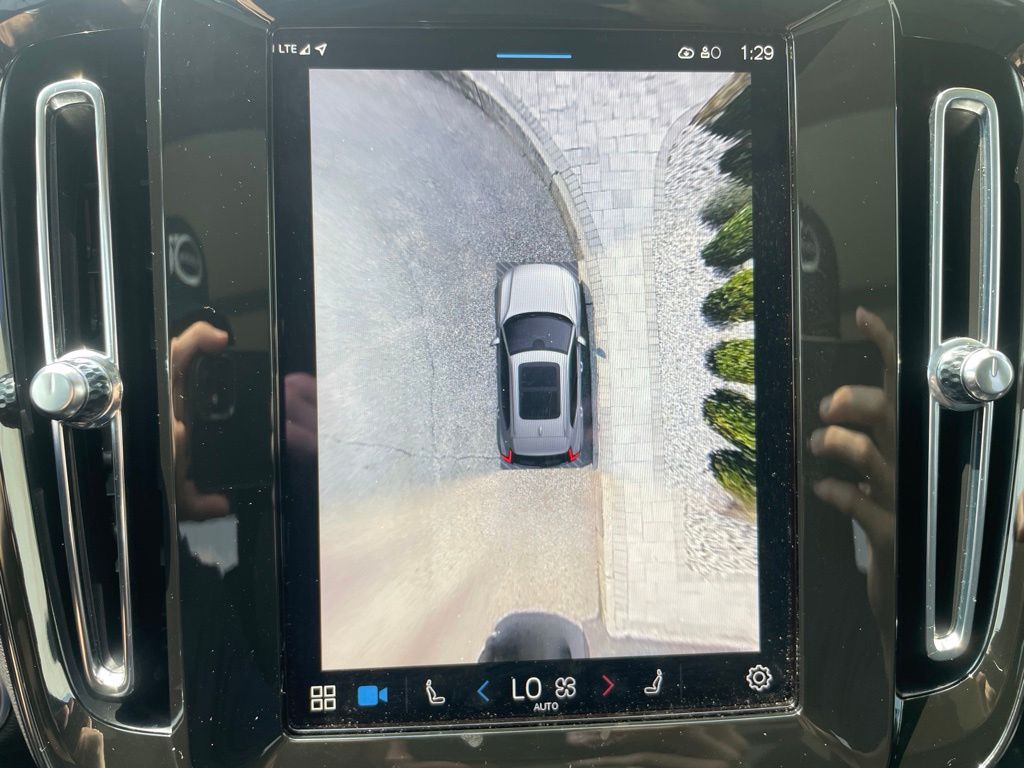 2025 Volvo XC40 Plus - Photo 25