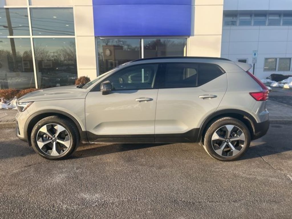 Certified 2025 Volvo XC40 B5 Plus Dark Theme SUV