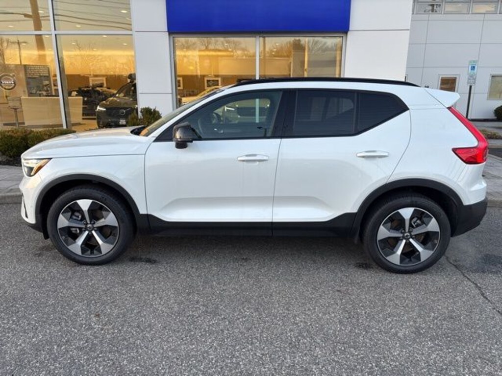 Certified 2025 Volvo XC40 B5 Plus Dark Theme SUV