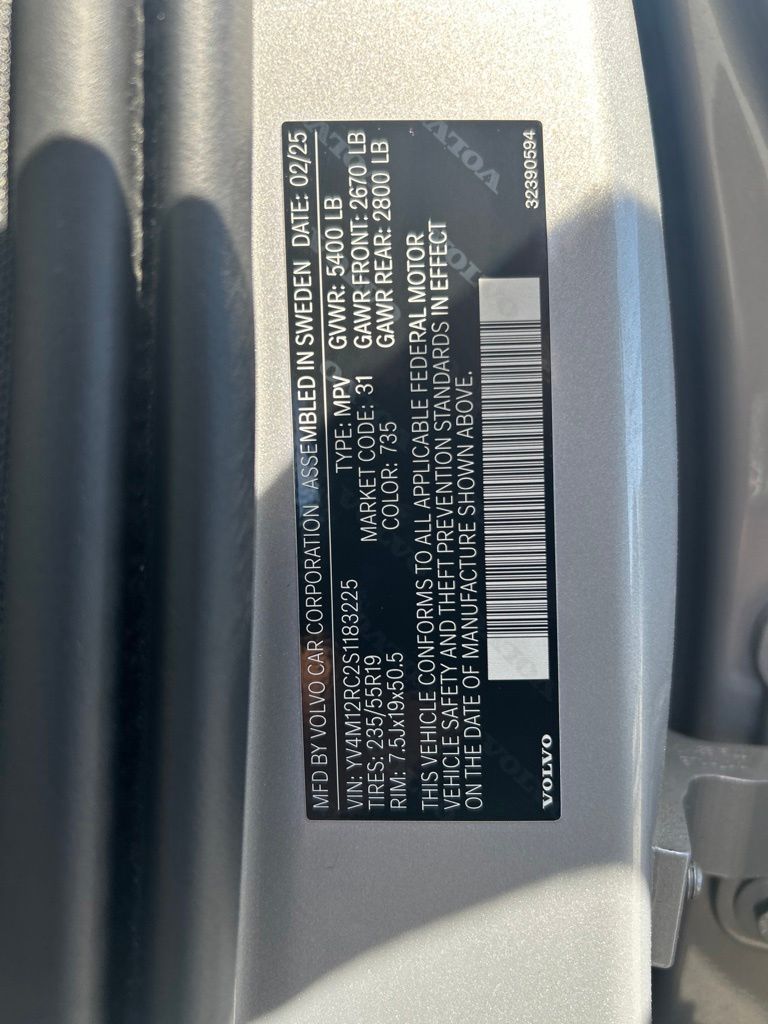 2025 Volvo XC60 Plus - Photo 31
