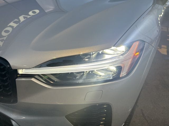2025 Volvo XC60 Plus - Photo 8