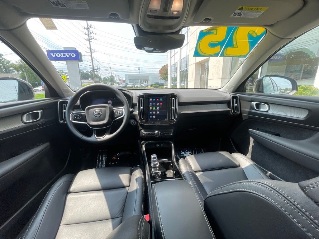 2025 Volvo XC40 Plus - Photo 18