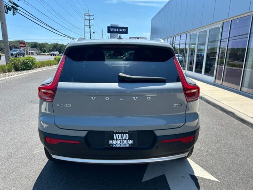 Used 2025 Volvo XC40