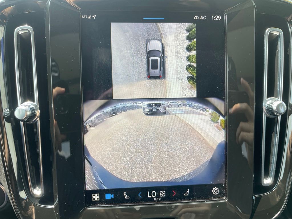 2025 Volvo XC40 Plus - Photo 26
