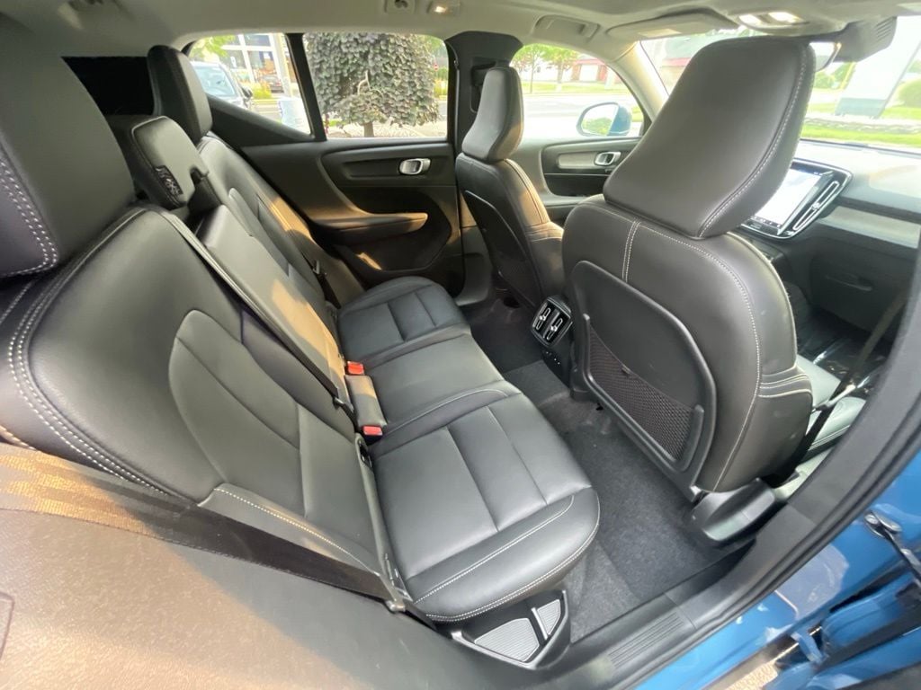 2025 Volvo XC40 Plus - Photo 14