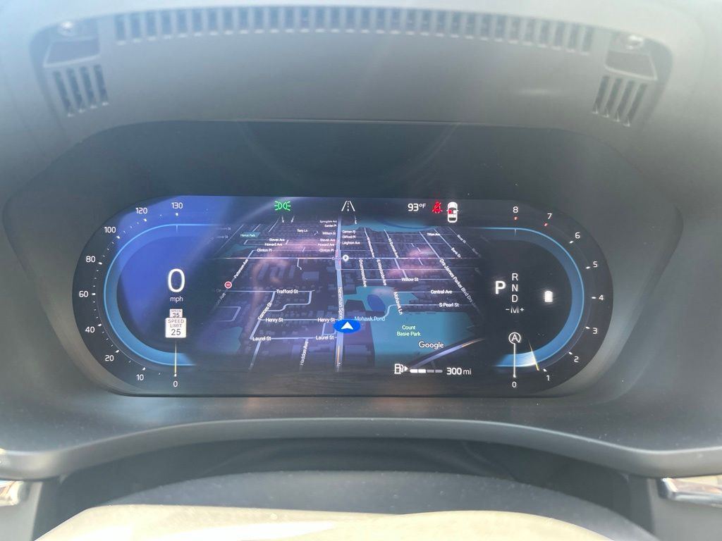 2025 Volvo XC60 Plus - Photo 23