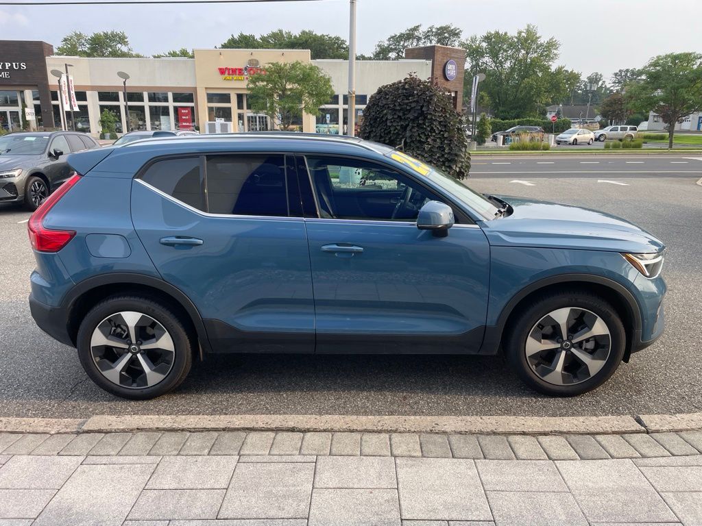 2025 Volvo XC40 Plus - Photo 6
