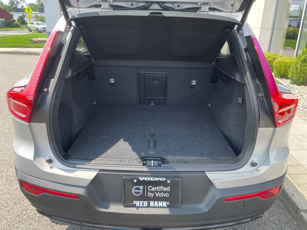 2025 Volvo XC40 Plus - Photo 12