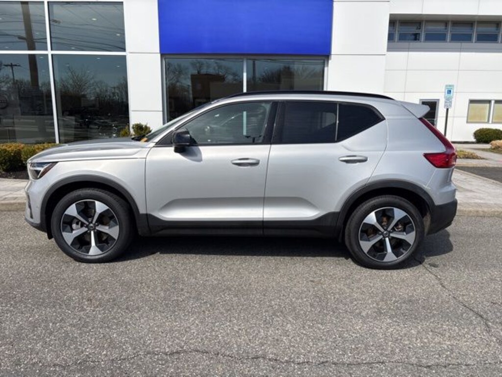 Certified 2025 Volvo XC40 B5 Plus Dark Theme SUV