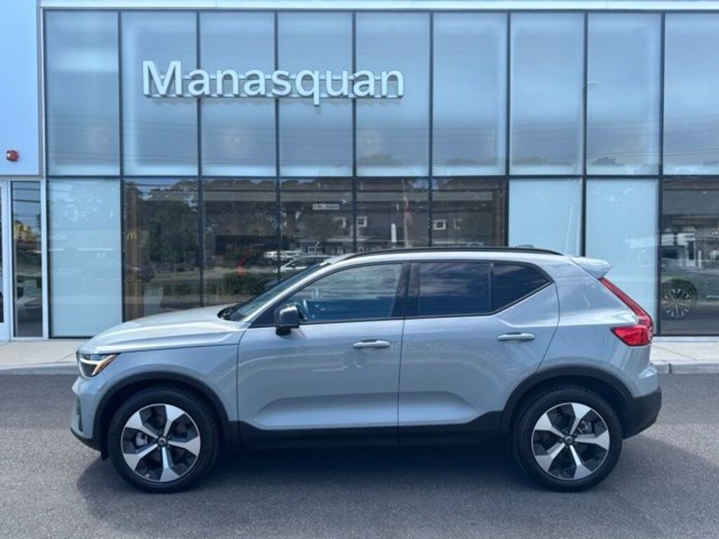 Used 2025 Volvo XC40