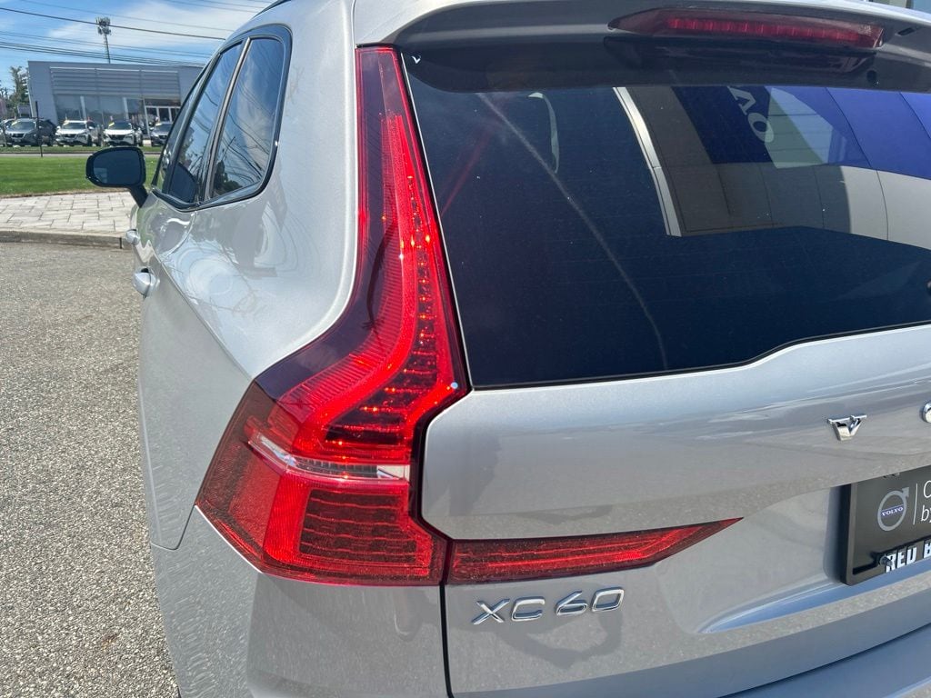 2025 Volvo XC60 Plus - Photo 11