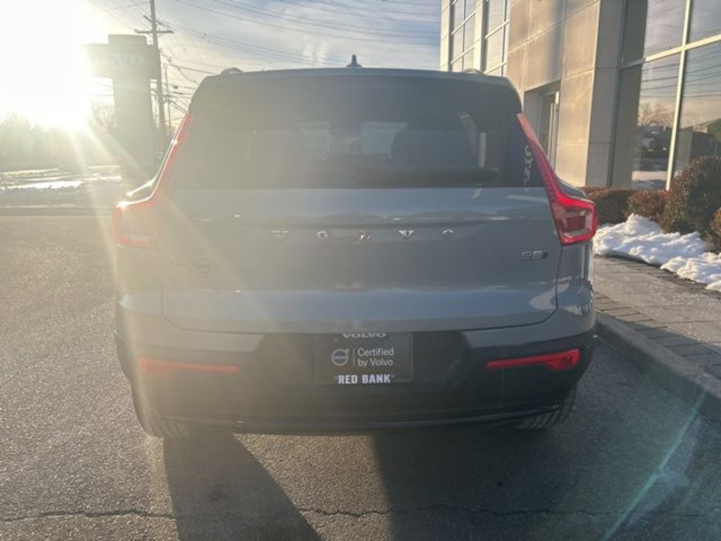 Certified 2025 Volvo XC40 B5 Plus Dark Theme SUV