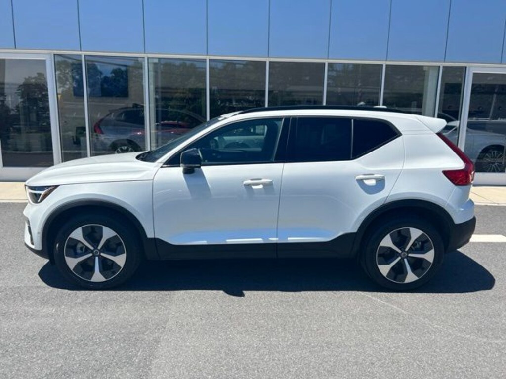 Used 2025 Volvo XC40