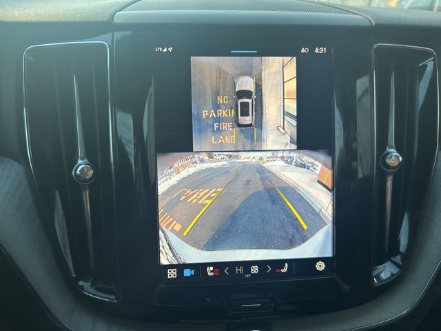 2025 Volvo XC60 Plus - Photo 23