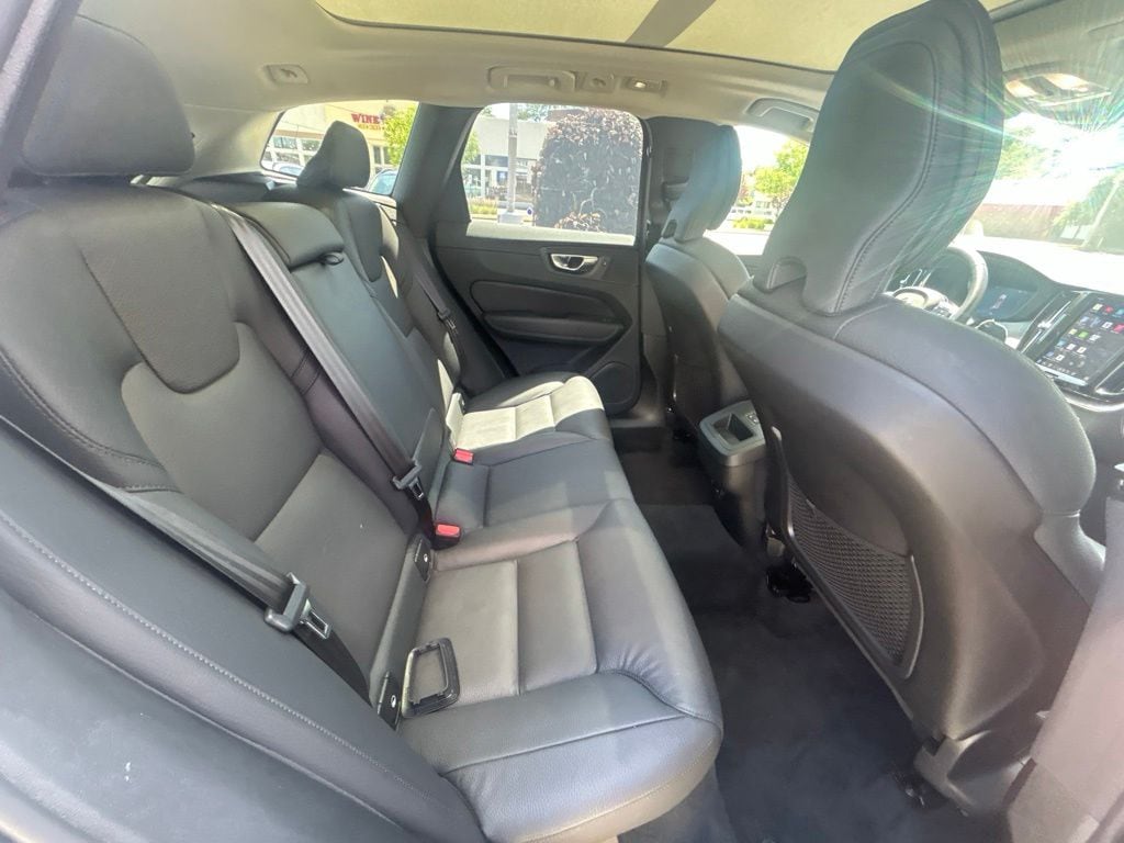 2025 Volvo XC60 Plus - Photo 14