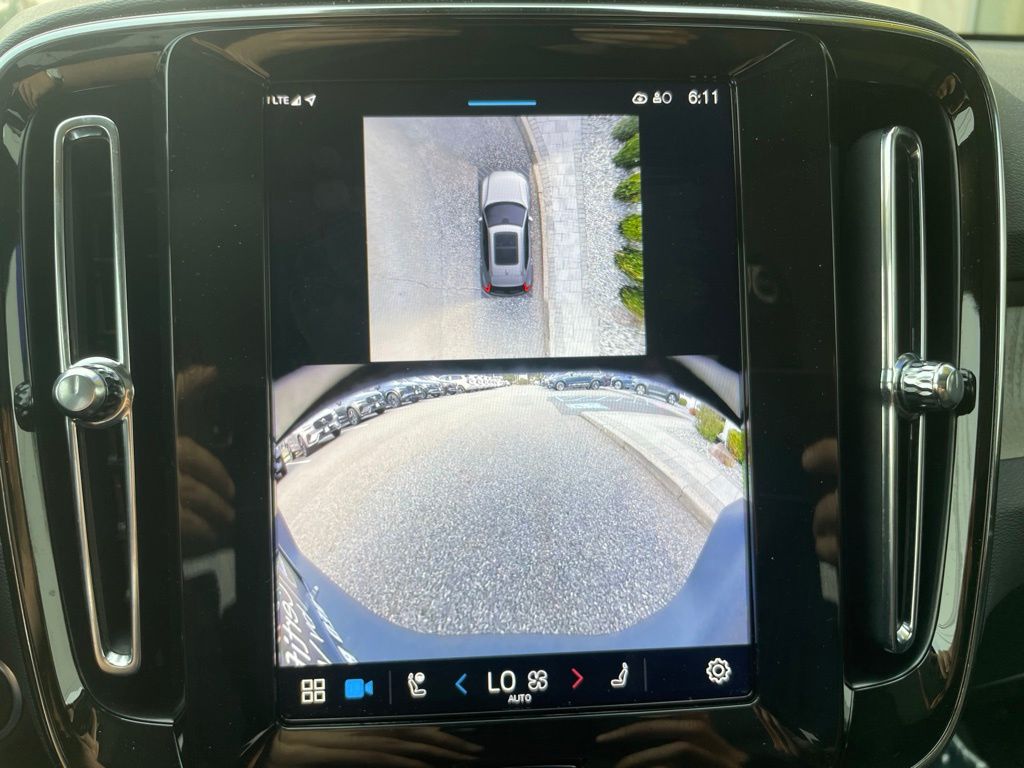 2025 Volvo XC40 Plus - Photo 26
