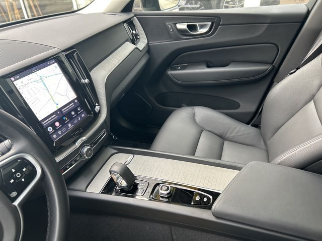 2025 Volvo XC60 Plus - Photo 19