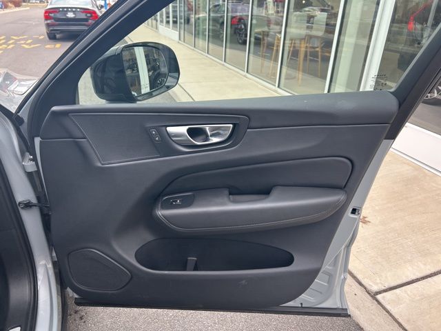 2025 Volvo XC60 Plus - Photo 14