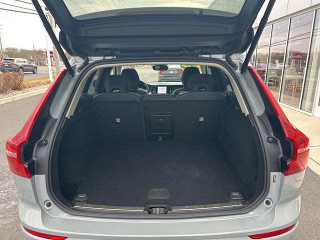 2025 Volvo XC60 Plus - Photo 11
