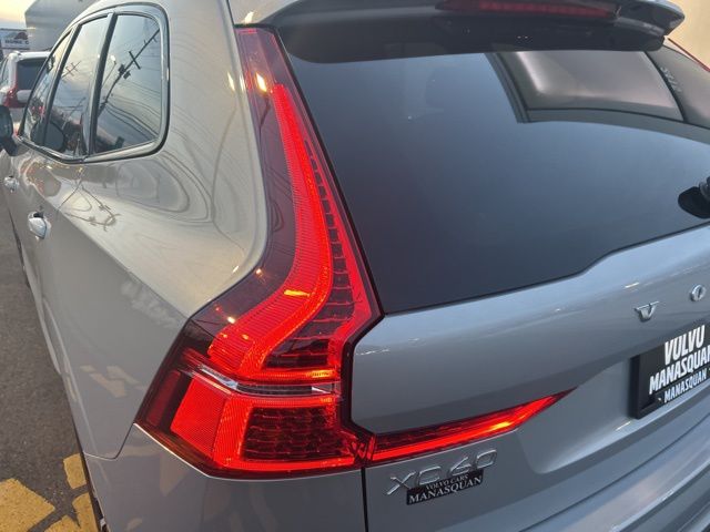 2025 Volvo XC60 Plus - Photo 10