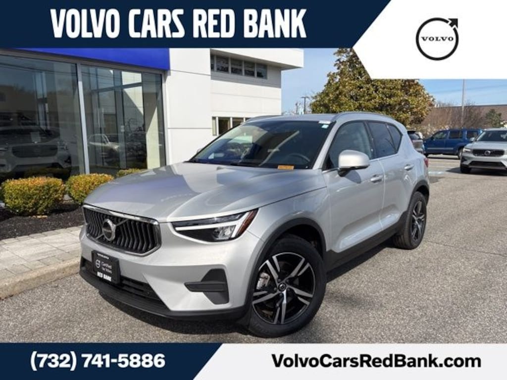 Certified 2025 Volvo XC40 B5 Core SUV