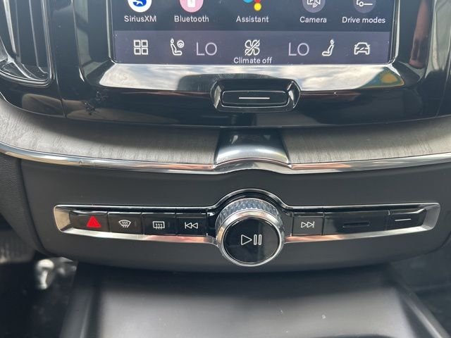 2025 Volvo XC60 Plus - Photo 25