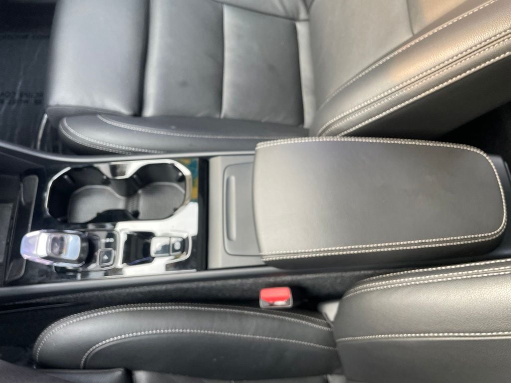 2025 Volvo XC40 Plus - Photo 22