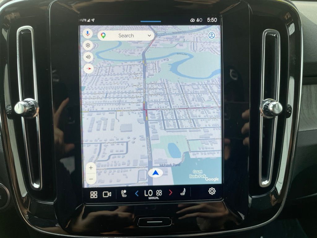 2025 Volvo XC40 Plus - Photo 24