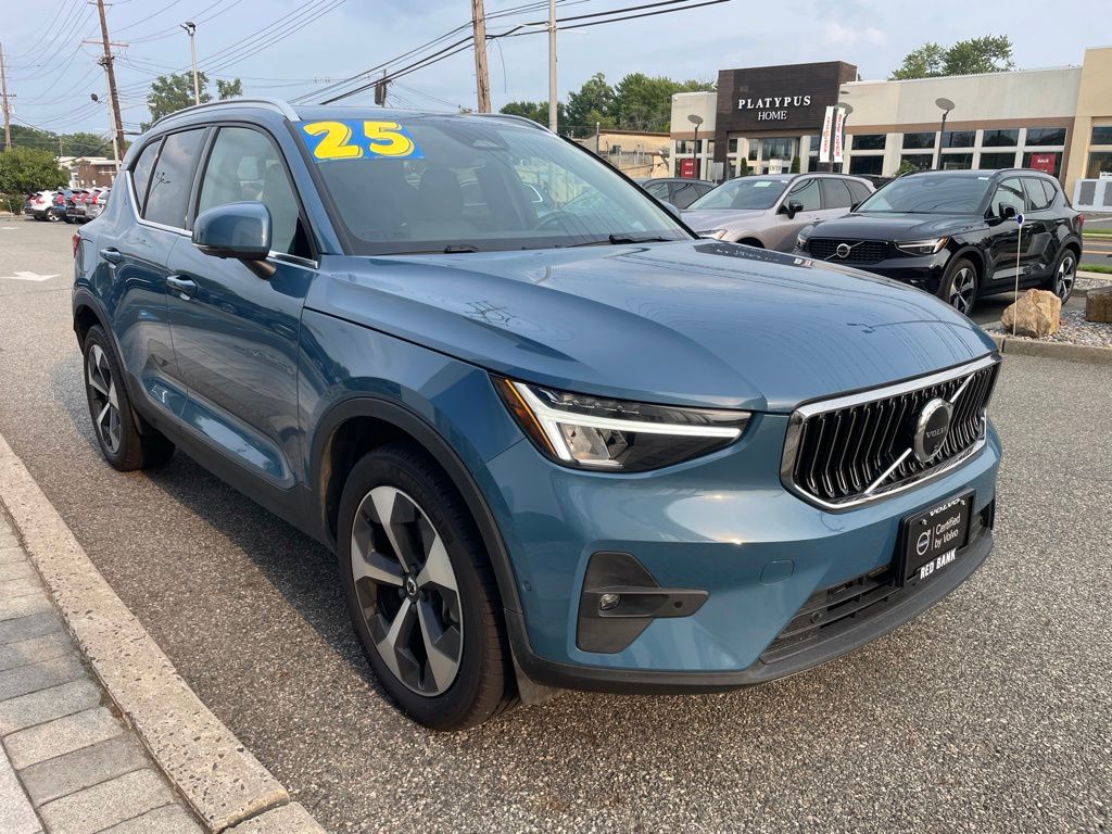 2025 Volvo XC40 Plus - Photo 7