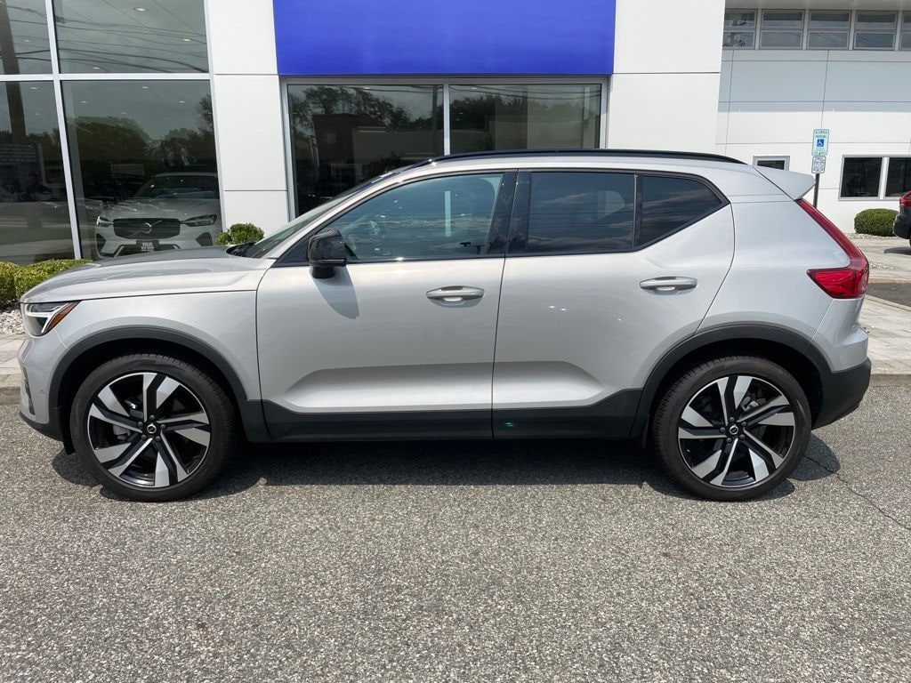 Used 2025 Volvo XC40