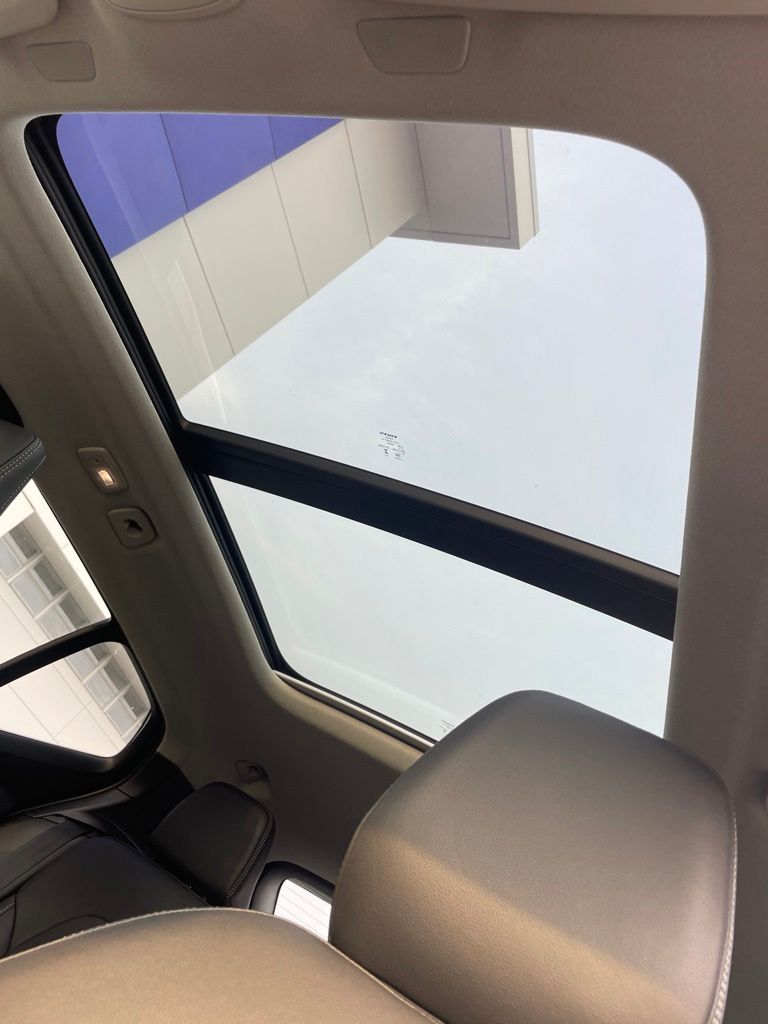 2025 Volvo XC40 Plus - Photo 28